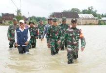 Kodim 0402/OKI Distribusikan Bantuan Sembako untuk Korban Banjir di Lempuing dan Mesuji