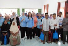 Sentuh Lansia 95 Tahun di Sidomulyo, Zita Anjani Serahkan Bantuan dan Ajak Warga Hidup Sehat Lewat Senam OK Gas