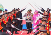 Kapolda Sumsel Pimpin Langsung Pelepasan Irjen Pol Andi Rian R. Djajadi dalam Tradisi Penuh Makna
