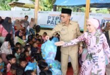 Bupati Tapsel Kunjungi Huntara Simarpinggan, Salurkan Bantuan untuk 186 KK di Bulan Ramadan