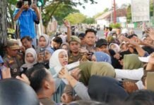 Momen Zita Anjani Turun ke Jalan, 200 Takjil DWP Lampung Selatan Disambut Antusias Warga