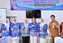 Dukung Pengrajin Lokal, Zita Anjani Bagikan 50 Guci Gerabah ke PKK dan Dekranasda Lampung Selatan