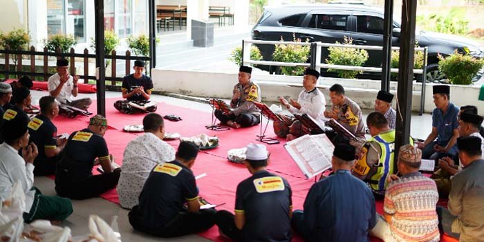 Perkuat Iman Personel, Kapolres OKI Pimpin Khataman Al-Qur’an di Masjid Al Faruq