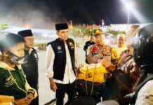 Dini Hari di Bakauheni, Bupati Egi Turun Langsung Kawal Pemudik Motor