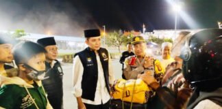 Dini Hari di Bakauheni, Bupati Egi Turun Langsung Kawal Pemudik Motor