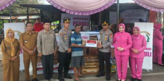 Kapolres Ogan Ilir Salurkan Bantuan Logistik Bagi Korban Kebakaran