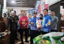 TPID OKI Sidak Agen Sembako di Pasar Kayuagung, Pastikan Stok Aman Jelang Lebaran