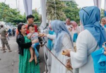 Ramadan Penuh Kepedulian, TP PKK–DWP Lampung Kembali Turun ke Jalan Berbagi Takjil