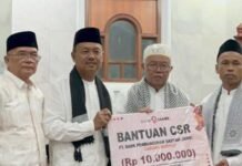 Safari Ramadan di Danau Kerinci Barat, Wabup Murison Salurkan Santunan Pendidikan dan Bantuan Rp10 Juta untuk Masjid