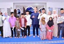 Safari Ramadan di Desa Pisang, Gubernur Mirza Bersama Bupati Egi Tebar Bantuan untuk Masjid dan Anak Yatim