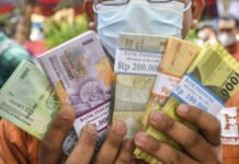 Sulit Tukar Uang di BI Pintar, Warga Bandar Lampung Terpaksa Beli Pecahan Baru di Pinggir Jalan