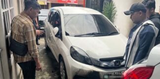 Terekam CCTV, Dua Pelaku Lempar Benda Terbakar ke Rumah Warga Palembang