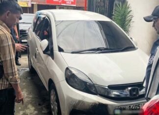 Terekam CCTV, Dua Pelaku Lempar Benda Terbakar ke Rumah Warga Palembang