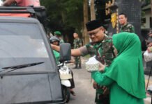 Indahnya Berbagi di Bulan Suci Ramadan, Kodim 0402/OKI-OI Hadir di Tengah Masyarakat