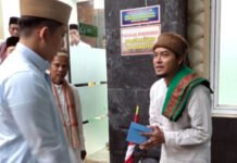 121 Hari Jalan Kaki ke Mekkah, Musafir Asal Surabaya Ini Tak Menyangka Dapat Bantuan dari Bupati Egi Saat Iktikaf di Lampung Selatan
