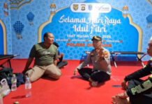 Pemudik Motor Asal Jambi Singgah di Pos Pam Lempuing, Polres OKI Berikan Pelayanan dan Imbauan Keselamatan