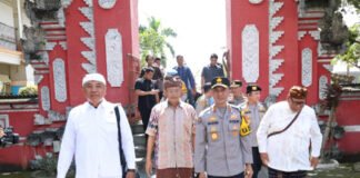 Kapolda Sumsel Perkuat Toleransi, Sambangi Komunitas Hindu di Pura Agung Sriwijaya