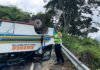 Bus Angkut 28 Penumpang Terguling di Tepian Danau Ranau, Tiga Luka Berat