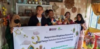 Eksistensi Kelola Bank Sampah, Pengurus Diganjar Paket Lebaran dari Pegadaian Palembang