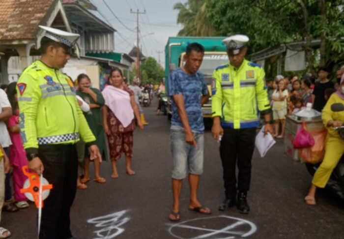 Pengendara Motor Tewas Terlindas Truk di OKI