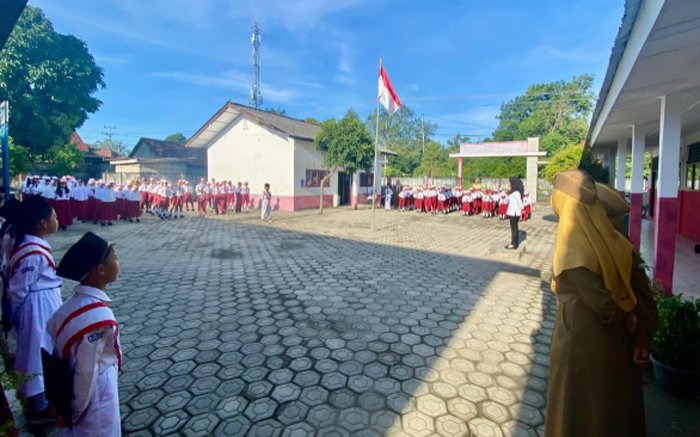 Lewat Upacara Bendera di SDN 10 Kayuagung, BNNK OKI Gaungkan Hidup Sehat Tanpa Narkoba