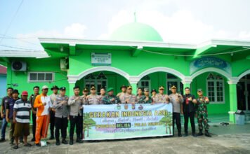 Lewat Program Belida, Polres OKI Bersihkan Masjid Muhajirin