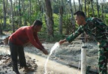Demi Penuhi Kebutuhan Air Bersih, Satgas TMMD Kodim 0402/OKI Lanjutkan Pengeboran Sumur