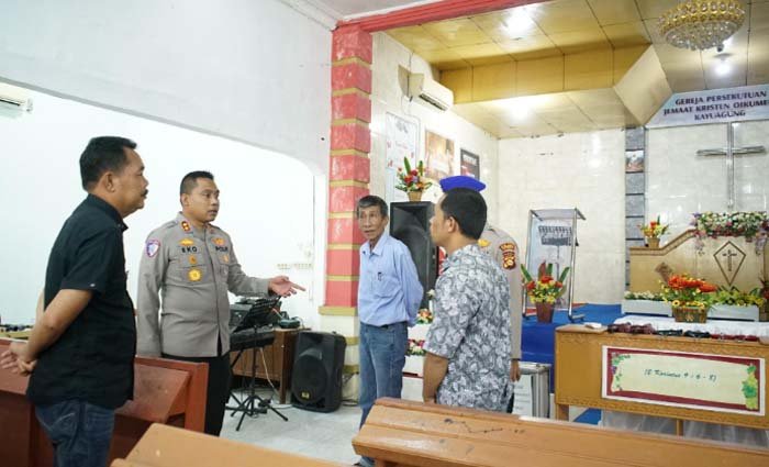 Polres OKI Bersihkan Gereja GPJKO Kayuagung, Perkuat Toleransi Lewat Program Belida