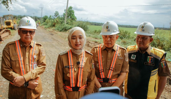Setelah 30 Tahun Menanti, Jalan Gedong Aji–Umbul Mesir Akhirnya Dibangun, Warga Sambut Haru