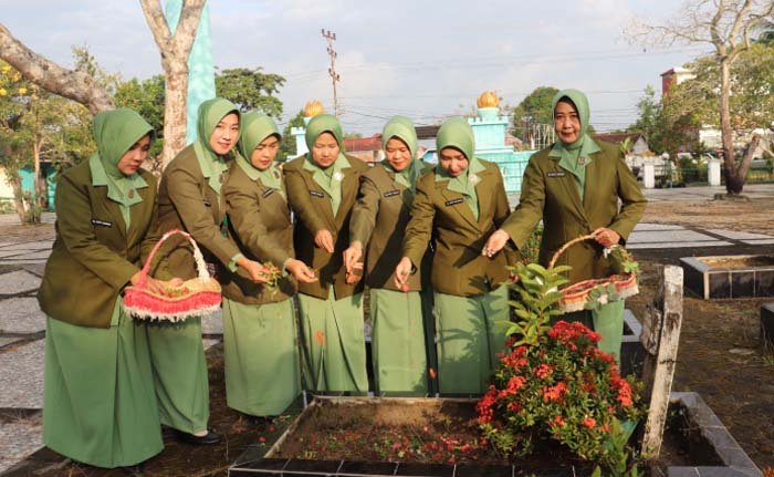 HUT ke-80 Persit, Ziarah Rombongan di TMP Kesuma Bangsa Jadi Momentum Teladani Pahlawan