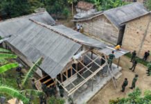 Demi Hunian Layak, Satgas TMMD Kodim 0402/OKI Bongkar Rumah untuk Direhab Total
