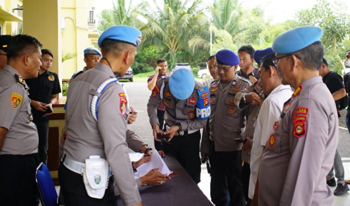 Cegah Penyalahgunaan, Propam Polda Sumsel Cek Senpi Personel Polres OKI