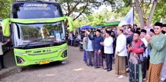 1.350 Santri Lampung Diberangkatkan ke Lirboyo, Bupati Egi Titipkan Pesan Pengabdian