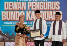 Bupati Muchendi Sandang Gelar Adat Minang ‘Sutan Rajo Mudo Nan Sati’