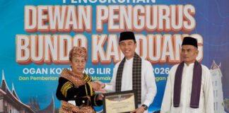 Bupati Muchendi Sandang Gelar Adat Minang ‘Sutan Rajo Mudo Nan Sati’