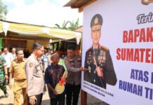 Kapolda Sumsel Hadiahkan Rumah Baru untuk Dua Petani Lansia di OKU Timur