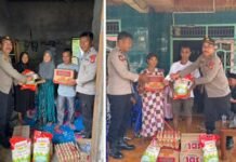 Kapolres Muratara Salurkan Bantuan Sembako untuk Keluarga Korban Tenggelam di Karang Jaya