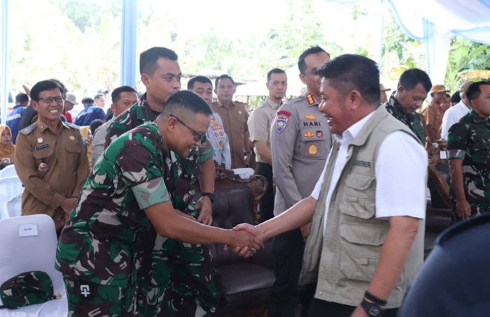 Dandim 0402/OKI Hadiri Gerakan Tanam Bersama Gubernur Sumsel di Desa Cahaya Bumi
