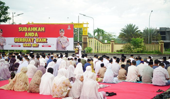 Semarak Idul Adha, Polres OKI Gelar Salat Ied dan Sembelih 15 Sapi serta 17 Kambing Kurban