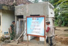 TNI dan Warga Pematang Sukatani Wujudkan Asa Lewat Pembangunan MCK TMMD ke-128