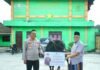 Kapolres OKI Serahkan Hewan Kurban Bantuan Kapolda Sumsel untuk Ponpes An Nur Tebing Suluh