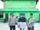 Kapolres OKI Serahkan Hewan Kurban Bantuan Kapolda Sumsel untuk Ponpes An Nur Tebing Suluh
