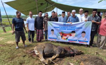 43 Hewan Kurban Dibagikan H. Iskandar ke Warga Sumsel