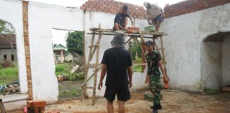 Genjot Pembangunan Musholla, Satgas TMMD Kodim 0402/OKI Tunjukkan Kepedulian