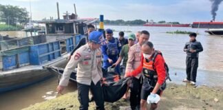 Polda Sumsel Evakuasi Jasad Pria Tanpa Identitas di Perairan Sungai Musi