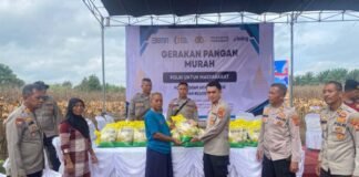 Polres OKI Dampingi Bulog Gelar Gerakan Pangan Murah di Teluk Gelam, 8 Ton Beras SPHP Disalurkan