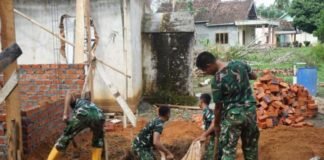 TMMD Ke-128 Kodim 0402/OKI Kebutan Pembangunan MCK di Pematang Sukatani