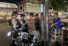 Jamin Keamanan Malam Kenaikan Isa Al-Masih, Detasemen Gegana Satbrimob Polda Lampung Gelar Patroli Dialogis