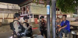 Jamin Keamanan Malam Kenaikan Isa Al-Masih, Detasemen Gegana Satbrimob Polda Lampung Gelar Patroli Dialogis