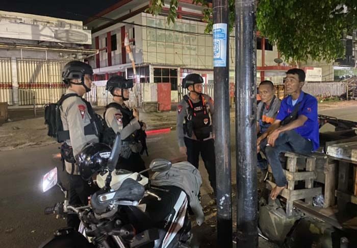 Jamin Keamanan Malam Kenaikan Isa Al-Masih, Detasemen Gegana Satbrimob Polda Lampung Gelar Patroli Dialogis